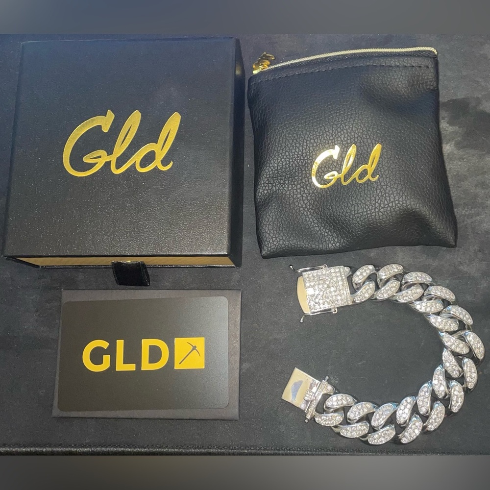 Diamond Cuban Link Bracelet
(19mm) in White Gold